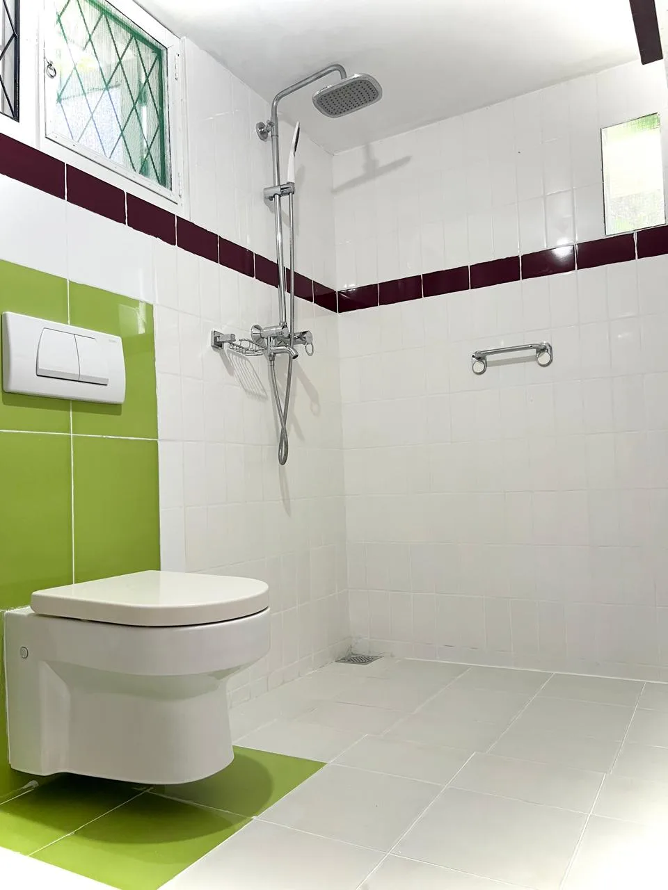 Sterrling Villa clean private bathroom with hot water
