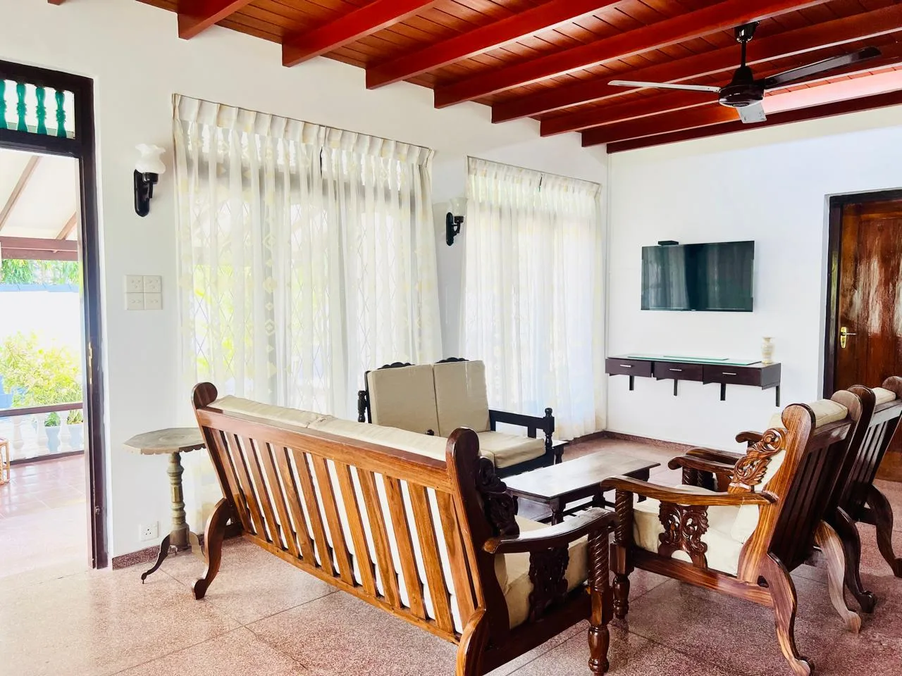 Sterrling Villa bright and spacious living room